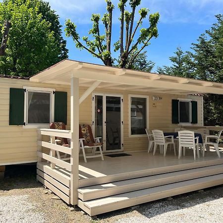 Chalet Camping River Italie Met 2 Slaapkamers Ameglia Zewnętrze zdjęcie