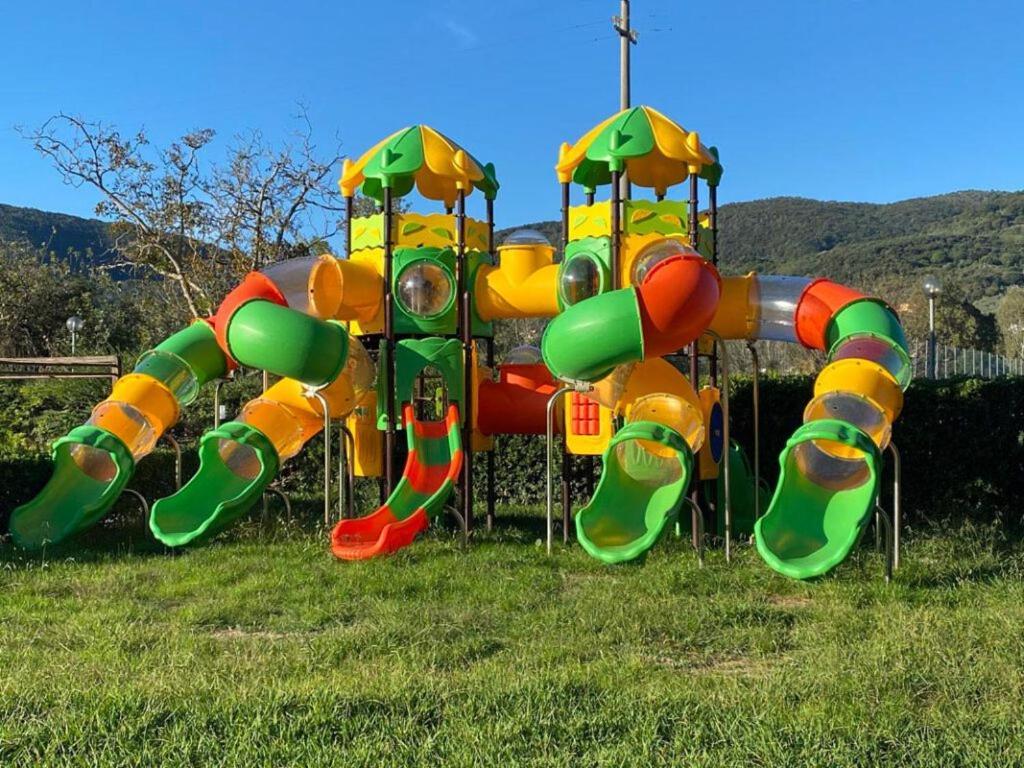 Chalet Camping River Italie Met 2 Slaapkamers Ameglia Zewnętrze zdjęcie