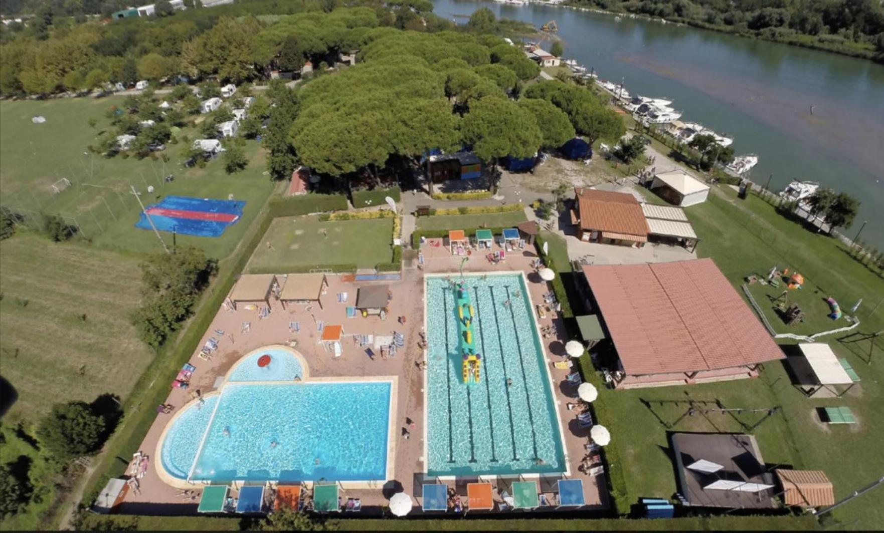 Chalet Camping River Italie Met 2 Slaapkamers Ameglia Zewnętrze zdjęcie