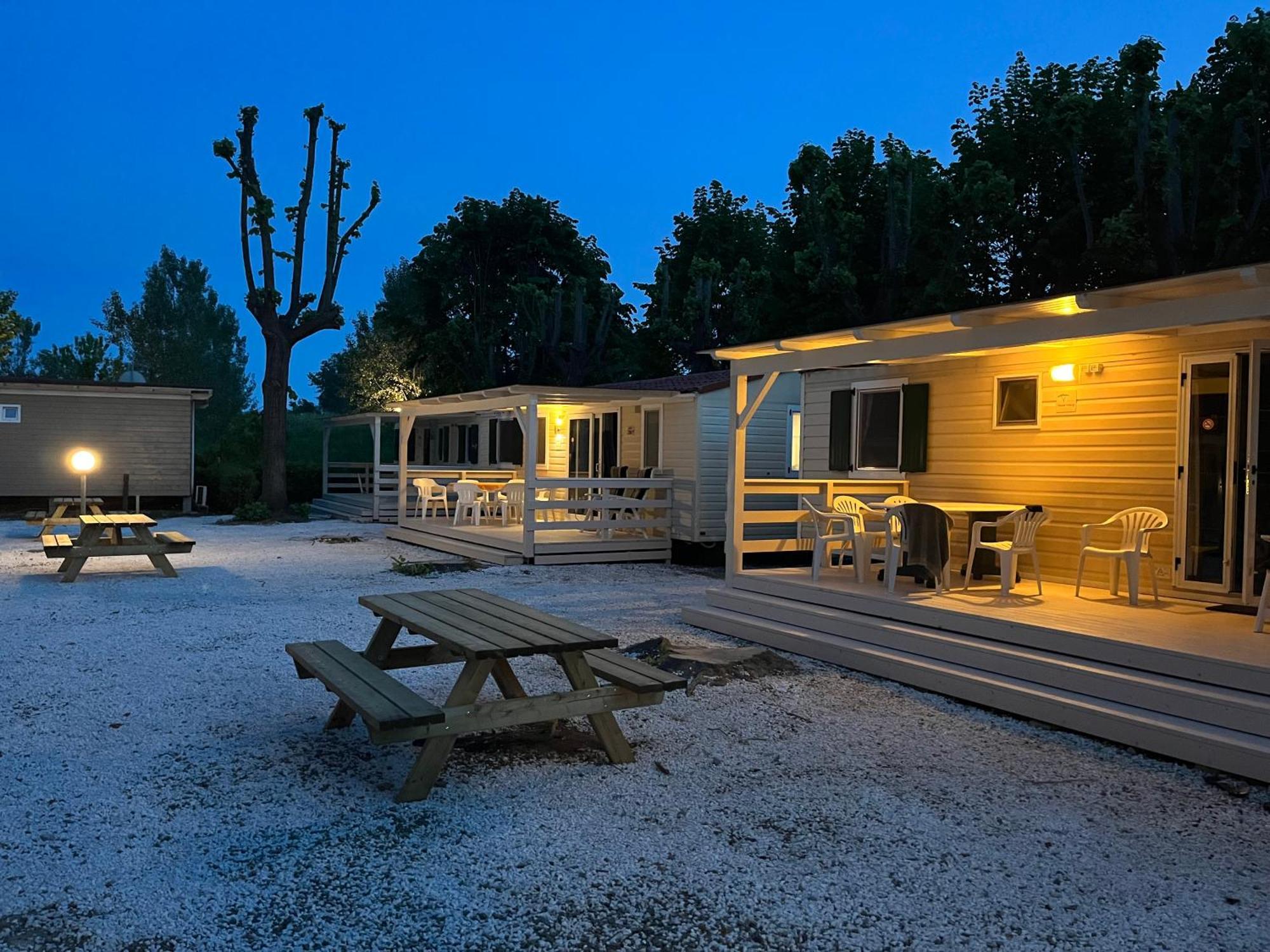 Chalet Camping River Italie Met 2 Slaapkamers Ameglia Zewnętrze zdjęcie