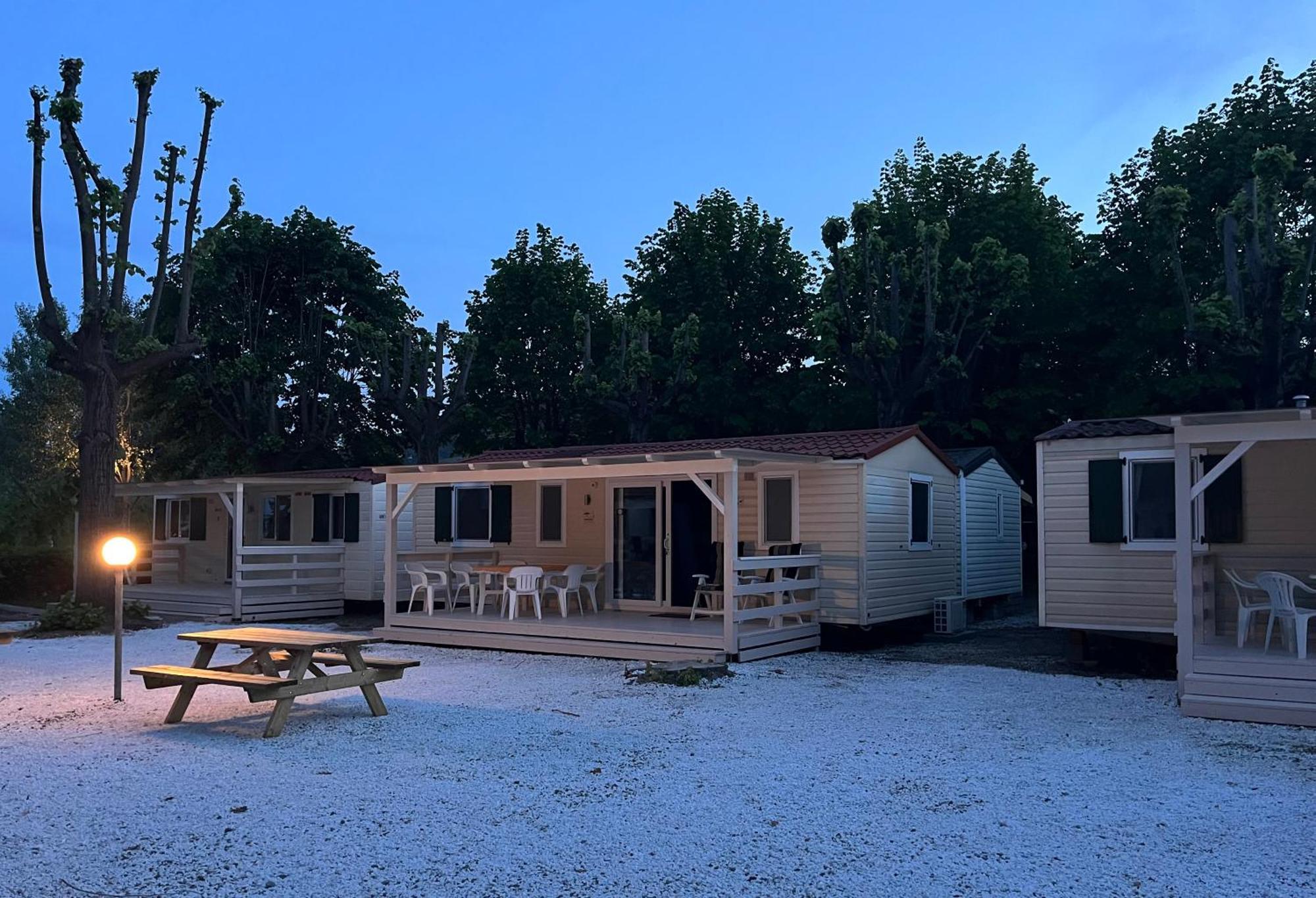Chalet Camping River Italie Met 2 Slaapkamers Ameglia Zewnętrze zdjęcie