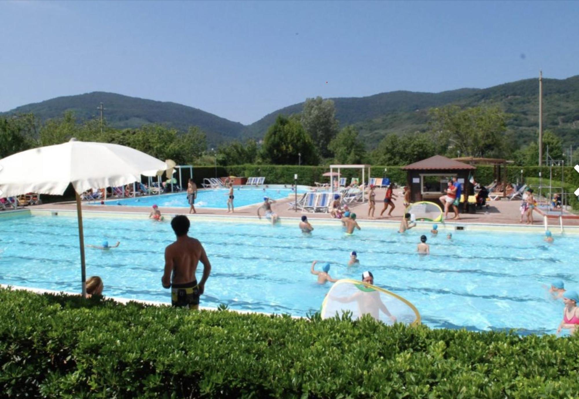Chalet Camping River Italie Met 2 Slaapkamers Ameglia Zewnętrze zdjęcie