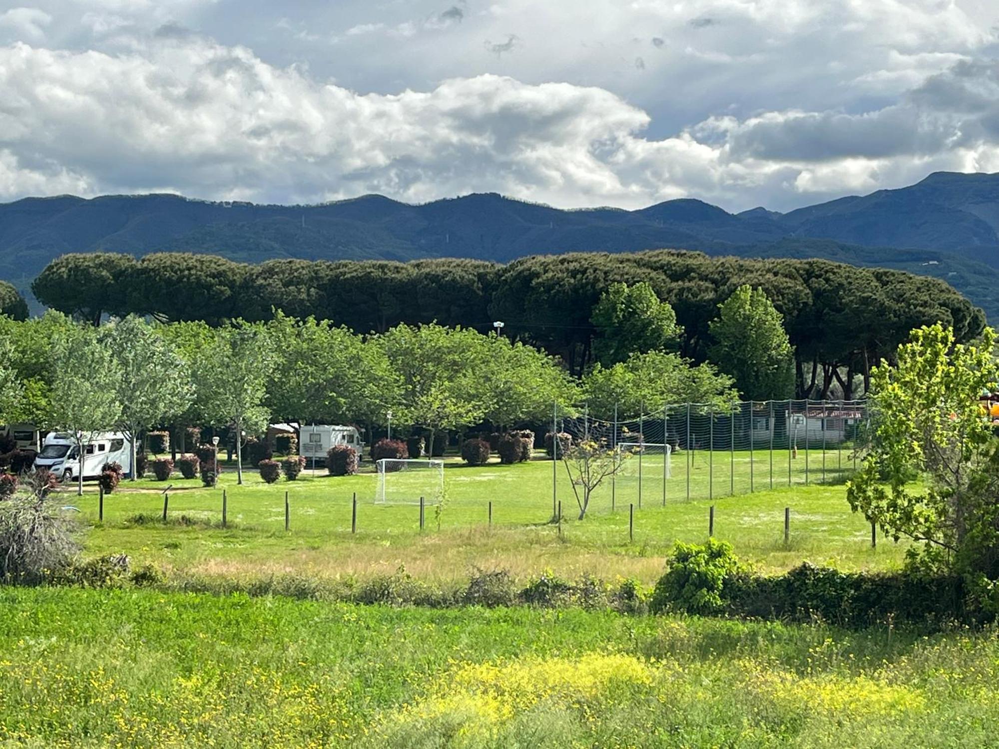 Chalet Camping River Italie Met 2 Slaapkamers Ameglia Zewnętrze zdjęcie