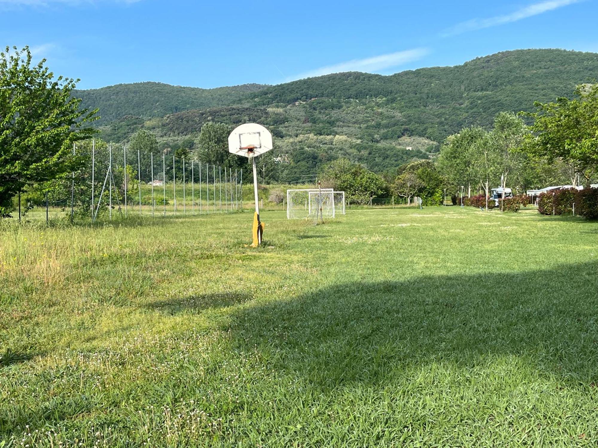 Chalet Camping River Italie Met 2 Slaapkamers Ameglia Zewnętrze zdjęcie